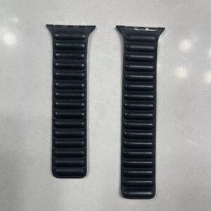 Apple Watch 40mm leather link strap in black. Size S/M